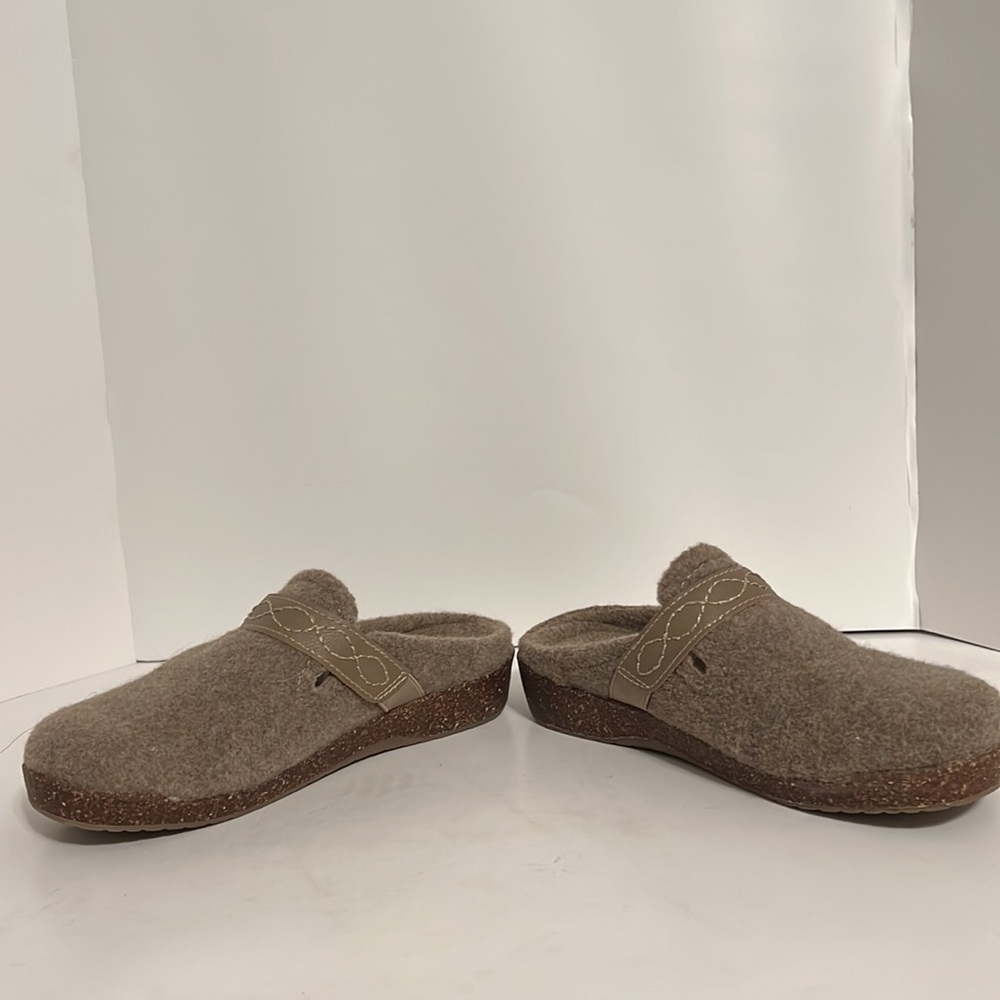 earth origins janet clog